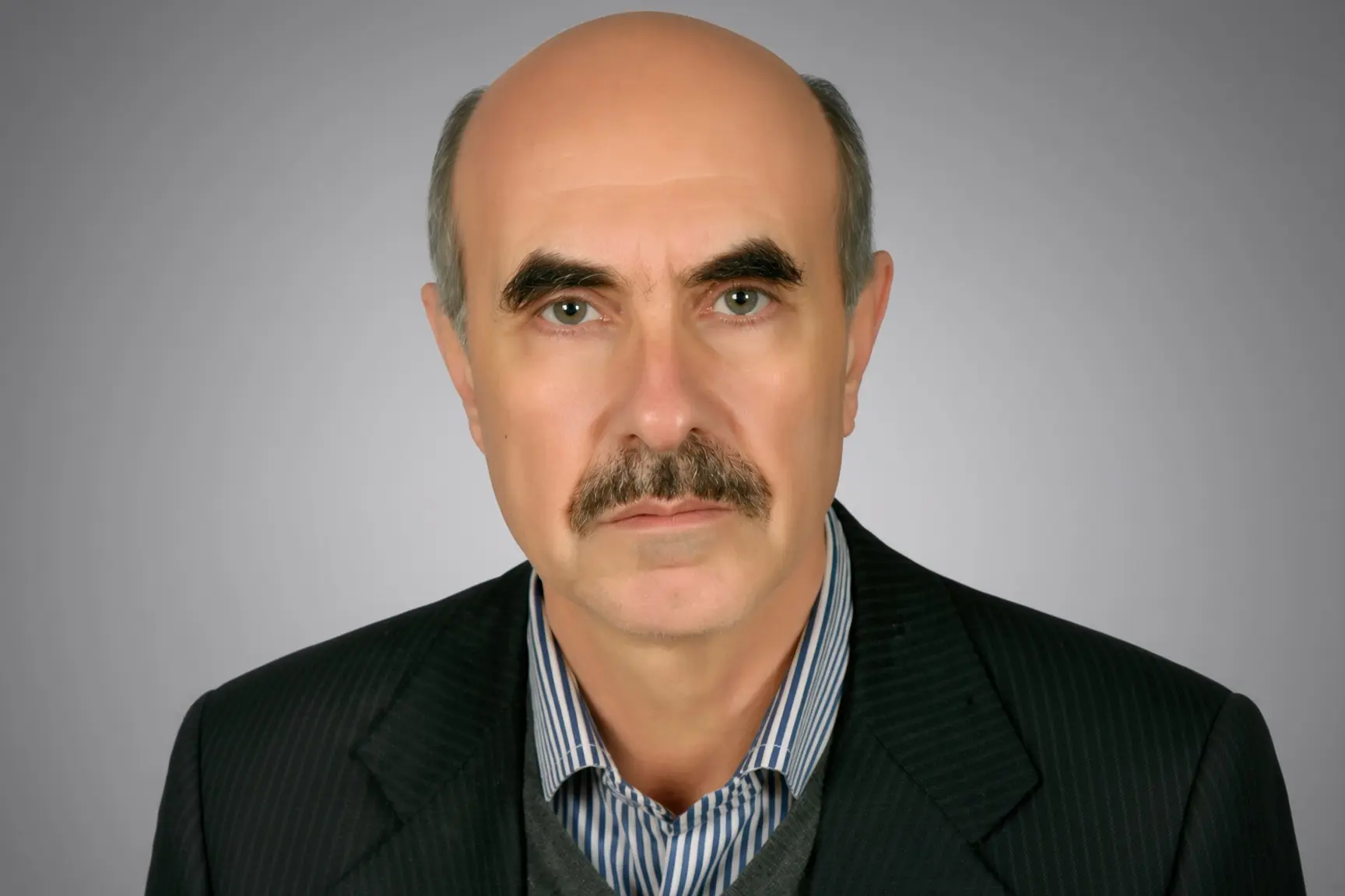 زنده‌یاد استاد مسلم رضایی بیستونی، بنیان‌گذار دبیرستان هوشمند